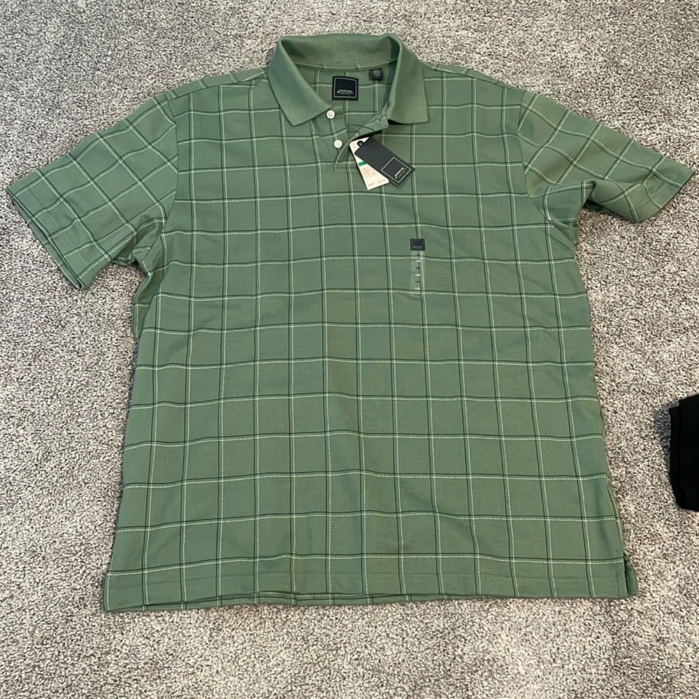 Men’s large arrow polo. Green. NWT.